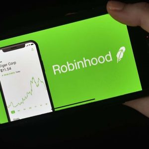 Robinhood continues layoffs as revenue slumps