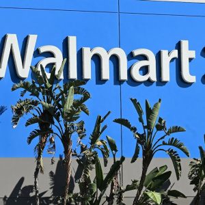Walmart beats on Q2 earnings, inventory concerns continue