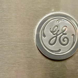 General Electric posts blowout earnings, 3M to spin off health care unit