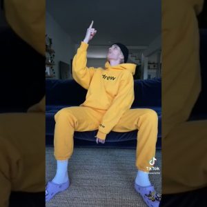 TikToker Goes Viral for Dressing Up As Justin Bieber in Front of Him | What's Trending | #shorts