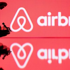 Airbnb stock falls despite steady third-quarter earnings report