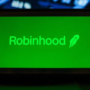 Robinhood stock falls amid Q3 revenue miss and workforce reduction plans